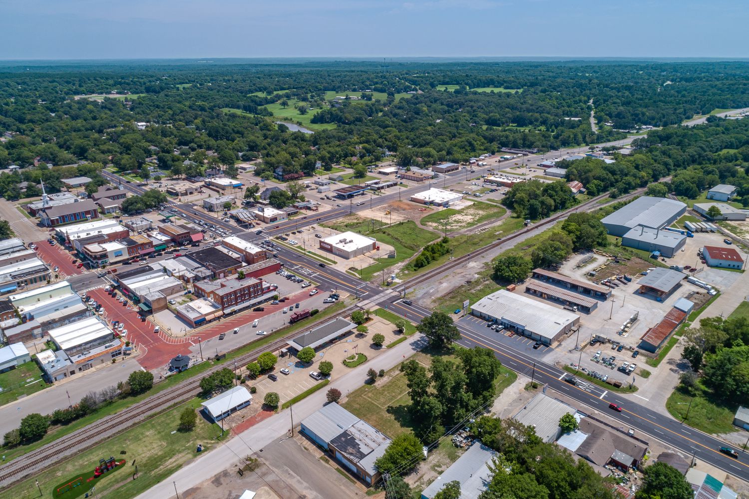 303 S Johnson St, Mineola, TX 75773